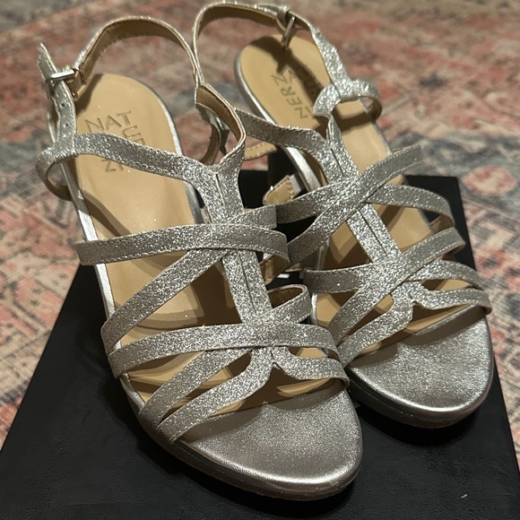Naturalizer Baylor Silver Glitter Strappy Sandals size 7 - Picture 1 of 4